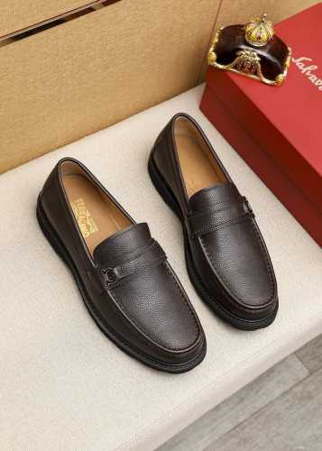 商品商标：Ferragamo 菲拉格慕 休闲皮鞋正码码数: 39-44 45.订制 商品材料：精选 进口头层荔枝纹牛皮鞋面+经典五金扣，进口水染牛皮内里。强烈立