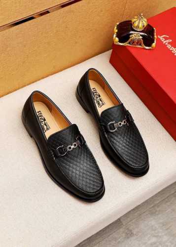 商品商标：Ferragamo 菲拉格慕 休闲皮鞋正码码数: 38-44 45.46订制 商品材料：精选 进口小牛皮压花鞋面+经典五金扣，进口水染牛皮内里。强烈立