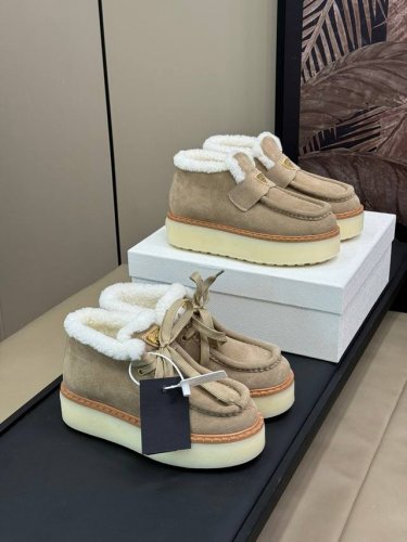 顶级版本出 Prada 普拉达24秋冬新款△三角标厚底靴 系带雪地靴 双色擦色牛绒真羊羔毛 真皮沿条 双色tpu大底 Size：35-39 40 41定做不退换