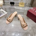 9115-5 线粉￥360】 拖鞋系列：面料顶级小牛皮，内里垫脚牛皮，原版古铜金马衔扣，意大利原版真皮大底［内配合格证／布袋／手提袋等全套包装］ （35-42）
