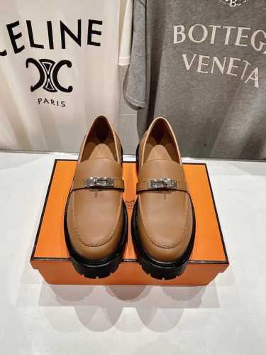 高版本出厂 Hermes 爱马仕 24Ss New Arrival～ H家2024新款厚底kelly扣乐福鞋 鞋型很好看，见到到极致的造型，搭配kelly的点缀