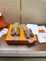 Hermes 爱马仕H拖平纹系列！鳄鱼纹 蛇纹牛皮上脚颜值超高！原版鞋1:1制作，顶级版本，上脚非常舒服大方，大牌名明最爱的奢侈品高档华丽的完美结合一体,为你展