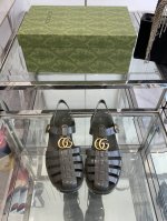 Gucci春夏新款 双G果冻凉鞋 TPU材质。专柜购买原版 ，所有细节、材料 ，全部跟你在专柜买到的都一样 ！模具耗时一个半月，一对鞋子的模具重达1吨！真正能做