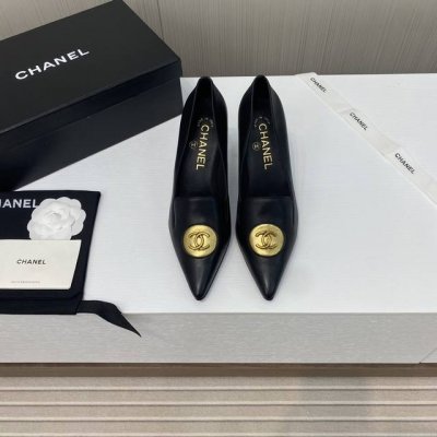 出厂价 Chanel2024早春香奈儿 经典双c金属饰扣 高跟凉鞋 7.5跟高 平底单鞋 大爆款，每期经典款都被抢光，超级柔软，上脚无敌柔软舒适，今年衣橱的to