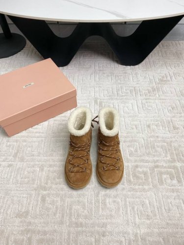 出厂 Miumiu缪缪 24最新羊毛靴雪地靴 Ss羊毛雪地靴滑雪靴系列，系带松紧 轻奢的内蕴品质，自带温暖的腔调，材穿着舒服，爱不释手，高颜值高品质防水防滑巨保