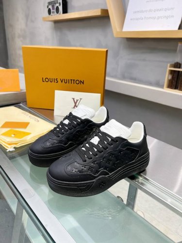 Louis Vuitton路易威登2024走秀新款 高端定制 1：1刻复 各大明星网红走秀款，百年经典 上脚舒适全新鞋履groovy Sneaker温柔配色-你