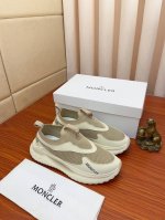 实价： Moncler 蒙口、官网同款 高品质男鞋 材料：定制小牛皮 网布透气内里真皮鞋垫 原版开模防滑大底款式类型：男士休闲运动鞋 系带款男鞋系列 欧美潮流风
