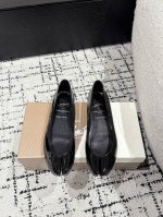 350 christian Louboutin X Maison Margiela 25/春夏最新 联名 分趾 平底单鞋 maison Margiela 与 C