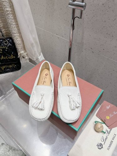 麂皮 小牛皮 Loro Piana* LP诺悠翩雅新款流苏豆豆鞋一脚蹬乐福鞋 简约时尚 脚感超级舒适 一天可以暴走两万步的鞋子 超级百搭款！鞋面采用独特针织面料