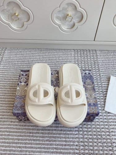 批180 dior迪奥～新款果冻鞋/Cd猪鼻子厚底拖鞋 一体成型胶拖鞋、软软的！防水又防滑 海浪沙滩没有比它更配的拖鞋了 特殊渠道货，直供海外 采用达到欧标环保