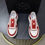 出厂价： 品牌：普拉达prada 标准码：38–44 45可订做 等级：官网同款 材料：原版牛皮面料 舒适猪皮内里 轻便耐磨大底 款式类别：男士时尚休闲鞋靴 跑