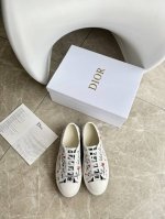 现货高品质 Dior 迪奥 平底运动鞋采用全刺绣标志性图案市场顶级品质国外专柜爆款非市场普通仿版面料采用意大利进口布料刺绣鞋面，原版模具注胶logo磨砂五角星大