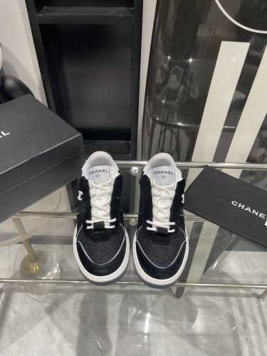 Chanel 新款休闲运动鞋 顶级版本 无敌漂亮又好穿 绝对仙女款非常轻便 配色高级耐看百搭必备款 鞋面：牛皮加泥子布面拼接 羊皮垫脚 原版tpu双色大底 Si