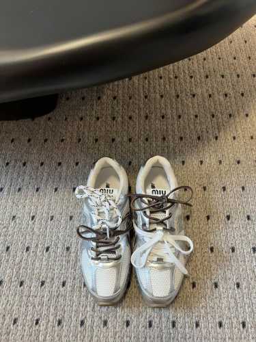 顶级版本 Miumiu X New Balance 联名款Nb530情侣款 运动鞋 Miu Miu 缪缪大秀上爆出的这双与New Balance 新百伦联名款运