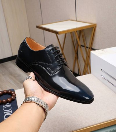 出厂价 水染牛里 原单品质dior .迪奥 原单代购、高端皮鞋、面料：采用意大利进口擦色开边珠牛皮水染牛里 牛皮里特供原版组合大底、做工精细、实物拍摄size：