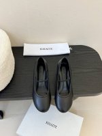 Khaite 25 早春新品粗跟圆头玛丽珍鞋简易烫钻单鞋！ins蹿红的冷淡风网红款简单即是永恒 干净利落简约不失设计感的鞋型走路非常轻便舒适不累脚配裙装、酷装都