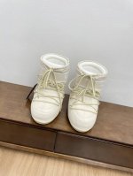 布面 顶级版本moon Boot Vs秋冬最新款复古雪地靴 时髦人都在穿moon Boot雪地靴如果你难以接受ugg的复兴那现在有一款更另类的雪地靴又杀回来了，