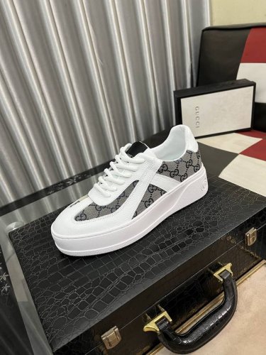出厂价： GUCCI 古奇男鞋休闲鞋绝对火爆潮男的极致搭配单品！超质感魅力挡不住，主推款，花皮色彩亮丽！鞋面选用优质牛皮搭配品牌面料，猪皮内里垫脚， 耐磨橡胶底