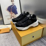 出厂价 顶级版本 新款上架 顶级版本 Louis Vuitton 23Ss Skate面包滑板鞋 从名字上来看是为新款滑板鞋。和中高帮的篮球鞋比起来，这种休闲风