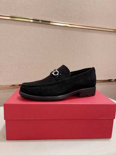 高版本 菲拉格慕 Ferragamo 品质！ 独家爆款现货新品上架，高品质牛鞋，高端开车鞋，配全套包装！ 材质：进口漆面牛皮+进口优质水染牛皮内里+耐磨大底