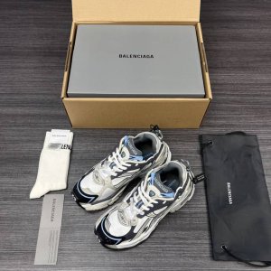 720 纯原Balenciaga 巴黎世家-Runner、是通过溢胶、做旧、缝线等细节，展示了设计师 Demna 的运动鞋风格，用一双「旧鞋」传递复古感，后侧板