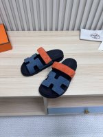 Hermes 爱马仕火到不行的情侣款二舅拖 凉鞋拖鞋,搭配各种彩色袜子，潮爆了！ 鞋面：进口牛皮 羊京皮 布面 掌纹皮内里：进口牛皮 羊皮大底：Tpu防滑耐磨大