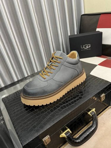 澳洲进口加厚羊毛 品牌：UGG 尺码：39 44 等级： 官网1:1 材料： 头层真皮防水防冻鞋面 真毛内里 原版防滑 柔软 耐磨大底 款式类别：男士休闲鞋