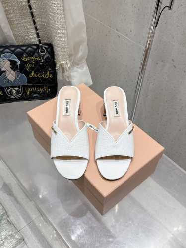 miumiu 2025ss春夏新款钻跟鞋拖鞋Zp开发 原版拆卸 miumiu真的太少女啦！超级软糯 舒适度超高！ 跟高5.5 意大利真皮大底码数：35-40 4