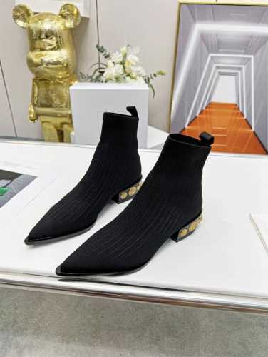 出厂价 Balmain 巴尔曼 Fw秋冬新款针织弹力靴！海外订购原版，1:1完美复刻！ 历时三个月精工打造，五金，鞋跟都是独家开模，费时费力！ 鞋面：原版定制飞