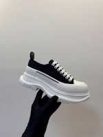高端版本 Alexander Mcqueen 亚力山大麦昆 一如既往独家开模式材质，爱不释手，正确版型，上脚绝对精彩，舒适度超级赞 经典＆时尚＆百搭＆大气＆优雅