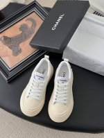 p350 Chanel 顶级品质厚底松糕休闲鞋 推荐款鞋面牛皮 休闲又百搭 厚底内增高5Cm 羊皮垫脚 原版Ptu橡胶组合大底！耐穿防滑 上脚无敌气质 超舒适