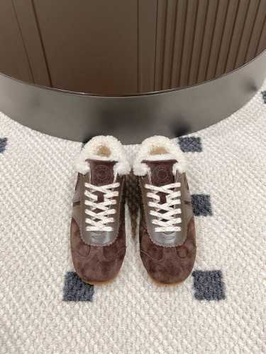 羊毛里版 ，码数35-40！ Dries Van Noten 马拉松运动鞋，2024春夏系列，设计师通过改造、扭曲和颠覆经典元素，打造出实用而富有设计感实穿的运