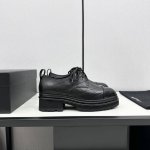 Chane* ｜小香经典拼色 乐福鞋单鞋 乐福鞋爱好者绝不能错过 这款气质上更中性帅气几分 线条感很足 鞋面采用进口小牛皮 内里垫脚采用丝绸羊皮 原版大底 尺码