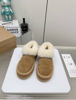 出厂 高版本 Ugg经典雪地靴系列，羊皮毛一体 时尚潮流，百搭，保暖又舒适， 不畏严寒 羊毛 大底：原版大底 码数：35-41码