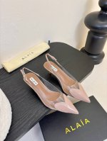 360 alaa | High Love春夏新款 拖鞋 外网大博人手一双的High Love高跟鞋来啦~ 这款Pvc高跟鞋采用精美心形装饰搭配 品牌全新的小猫跟