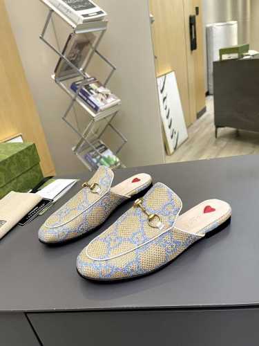 出厂价 皮底 Gucci 古奇 光面半拖 ，鞋面材质 皮面，内里垫脚全羊皮，系列拖鞋已成为gucci系列的主打单品，别出心裁而充满摩登气息，配饰是对马衔扣乐福鞋