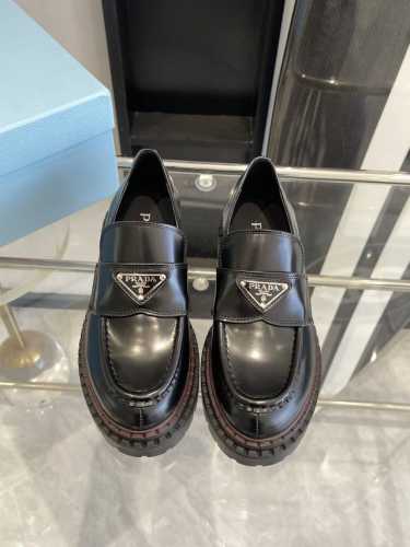 男20PRADA 新款 情侣 乐福鞋 整双鞋子采购Zp开发打造，全部定制材料，独家开模大底，细节全部对版出货，连包装也做到跟正品一样。码数:女35-45 45定