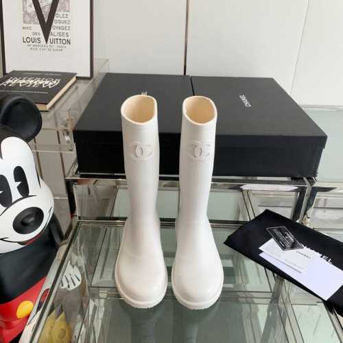 CHANEL雨靴 22FW 走秀最新发布仿佛真的走进了城堡开始期待着秋冬很好看，舒服又轻便 真的推荐码数:35-40