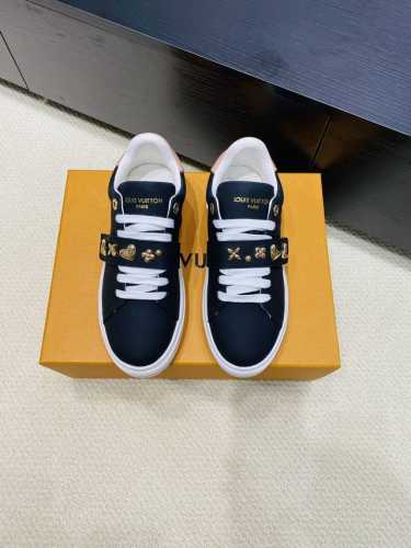 出厂价： Lv路易威登驴牌 L家 休闲 小白鞋 运动鞋 P33原版购入开发 做货 本款 运动鞋取材柔软牛皮革，以明快 Monogram 饰边吹拂清新夏日气息。加