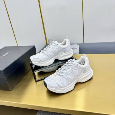 升级版，升级版，升级版！不接受反驳！！！！Chanel香奈儿老爹鞋，男女情侣款 2025专柜顶级休闲款运动鞋这款经典设计；鞋面多种工艺电绣的风格；大底却时尚运动
