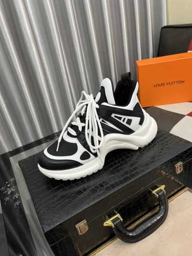 出厂价： Louis Vuitton Lv Run55 老爹鞋 运动鞋 网球鞋 波鞋~~超值推荐，代购必带，小红书种草系列~~原版进口的dk透气网格布 Tpu裁