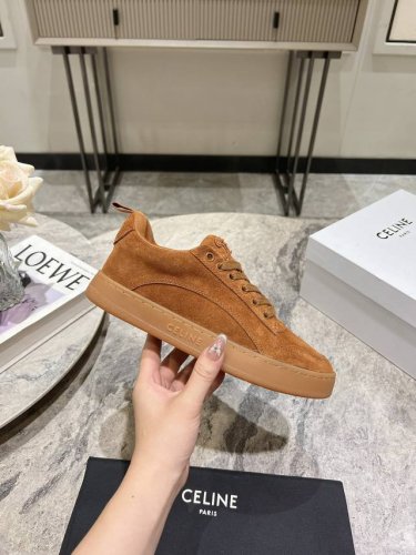 CELINE 思琳 春夏走秀款面包鞋 TRAINER厚底系列运动鞋、这一季运动休闲鞋无论从楦型的轮廓隔板的拼接都让人耳目一新、前后品牌LOGO相呼应、大底边位明