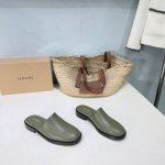 高品质出厂390！小众潮牌Lemaire 2025春夏新款圆头粗跟极简高级包头半拖！ 这双热度直接爆炸啦 太好看的一双啦！极简随意，低调有品，处处散发着迷人的气
