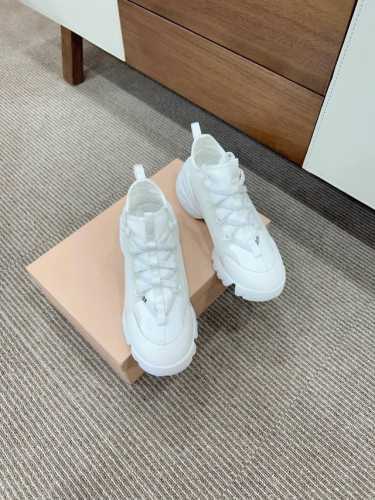 橙子出厂价 Dior 迪奥经典款老爹鞋 运动鞋 全新系列灵感由dior主设计师让礼服上的织带与优雅的巧妙结合在完美鞋型上，超级经典好看！ 码数：34-41