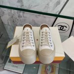 出货 Marni经典 Mona同款胖头半托厚底鞋最新彩色双盖包装 主推王炸单品 蠢萌蠢萌的一只 敲可爱又贼时髦的味道 上脚非常好看常规小白鞋看腻了，入一双这样