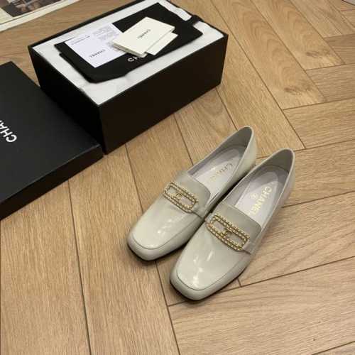 CHANEL｜小香2025新品链条字母扣方头粗跟乐福鞋相比经典款 这款乐福鞋更有特色！太爱这个字母设计了复古低调又很有质感 一下子从普通跳脱而出 非常有辨识度