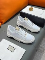 商品名称：Gucci 古驰 正规码数: 38-44 休闲鞋 商品材料：精选 牛皮鞋面，柔软羊皮内里；原厂大底。