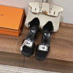 顶级版本Hermes 爱马仕 Hilda 80凉鞋系列！ 时尚又百搭 超级舒服 每个细节都做到极致 原版1:1独家私模大Kelly 纯钢五金扣 原版私模水台 原