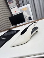 高品质出品 jilsande*2024春夏新款小高跟尖头鞋这款真的太漂亮了，简单又不失时髦的设计小高跟上脚舒适不累脚，轻松拿捏法式的优雅和松弛感时髦精们真的不能