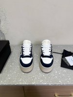 Prada 普拉达 25ss最新Downtown Bold系列 厚底 三角标 休闲 小白鞋运动风设计搭配精致细节。采用穿孔皮革打造，个性的厚底呈现别具一格的现代